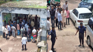 আদালতে বিএনপি নেতাকে লক্ষ্য করে গুলি, ২ জন গুলিবিদ্ধ