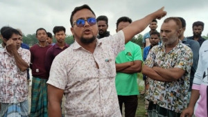 কৃষকদের পা কেটে নেওয়ার হুমকি