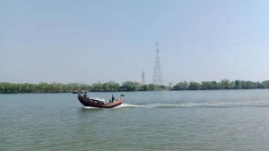 বাংলাদেশি ৪ জেলেকে ধরে নিয়ে গেল আরাকান আর্মিরা