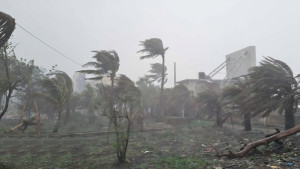 দেশের ৪ অঞ্চলে ঝড়ো হাওয়াসহ বজ্রবৃষ্টির শঙ্কা, নদীবন্দরে সতর্কতা