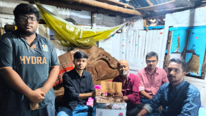 শেকৃবির অসুস্থ কর্মচারীর পাশে ছাত্রদল নেতা আকাশ