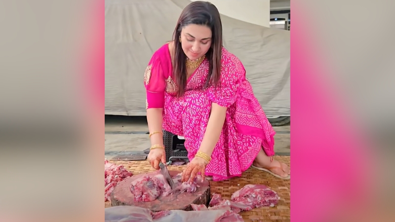 অপু বিশ্বাসের মাংস কাটার ভিডিও ভাইরাল