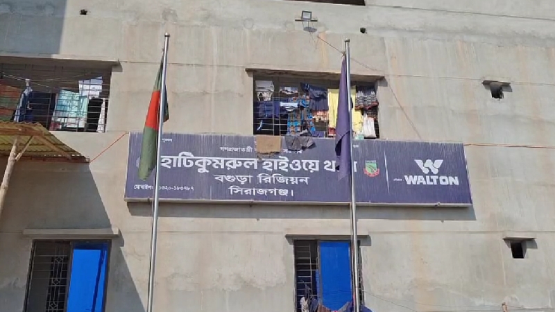 বাসের ধাক্কায় দুমড়েমুচড়ে গেল সিএনজি, নিহত ৩