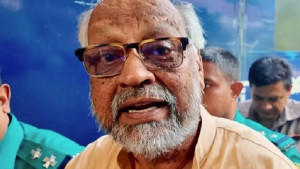 রিমান্ড শেষে আদালতে তোলা হয়েছে আখতারুজ্জামানকে